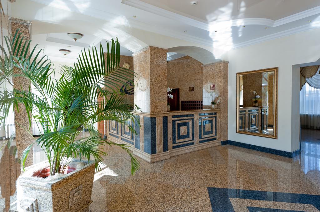 Hotel Sibir Barnaul Exteriör bild